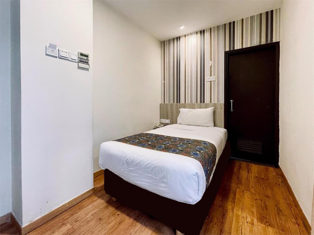 Single Room,1536190291:JPEG